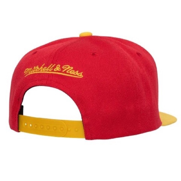 OFFICIAL Mitchell and Ness Throwback Houston Rockets SnapBack Hat - Picture 2 of 5